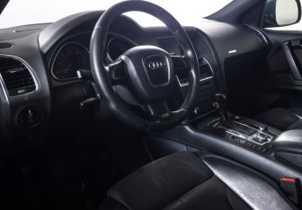 Подержанный автомобиль Audi Q7 2009 года (17 фото)