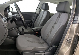 Подержанный автомобиль Volkswagen Polo Sedan 2016 года (18 фото)