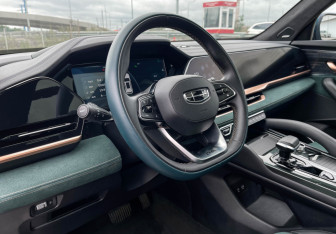 Подержанный автомобиль Geely Monjaro 2023 года (13 фото)