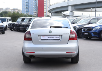 Подержанный автомобиль Skoda Octavia Liftback 2011 года (6 фото)