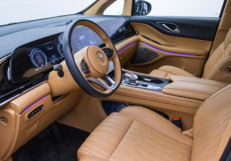 Подержанный автомобиль Voyah Dream 2023 года (8 фото)