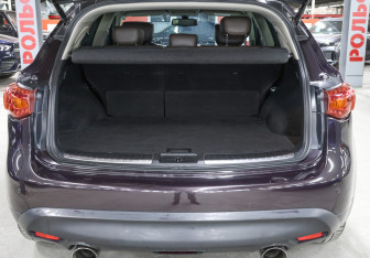 Подержанный автомобиль Infiniti FX 2012 года (10 фото)