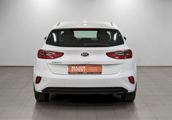 Подержанный автомобиль Kia Ceed Hatchback 2018 года (6 фото)