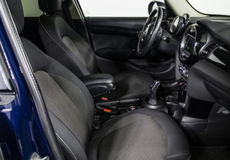 Подержанный автомобиль MINI Hatch 2019 года (10 фото)