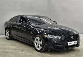 Подержанный автомобиль Jaguar XE 2018 года (3 фото)