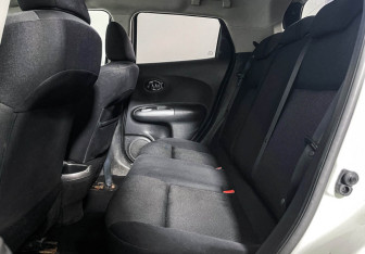 Подержанный автомобиль Nissan Juke 2011 года (10 фото)