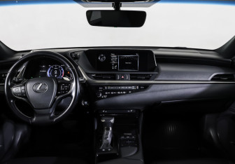 Подержанный автомобиль Lexus ES 2020 года (17 фото)