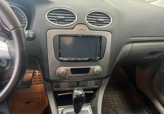 Подержанный автомобиль Ford Focus Hatchback 2010 года (11 фото)