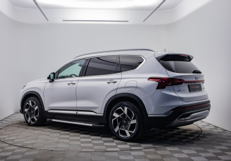 Подержанный автомобиль Hyundai Santa Fe 2021 года (7 фото)