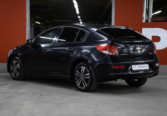 Подержанный автомобиль Chevrolet Cruze Hatchback 2014 года (7 фото)