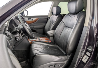 Подержанный автомобиль Infiniti QX70 2015 года (20 фото)