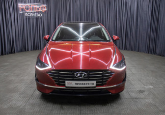 Подержанный автомобиль Hyundai Sonata 2019 года (2 фото)