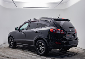 Подержанный автомобиль Hyundai Santa Fe 2011 года (7 фото)
