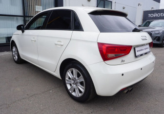 Подержанный автомобиль Audi A1 2013 года (7 фото)