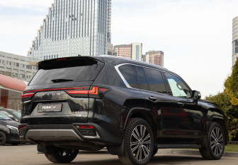 Подержанный автомобиль Lexus LX 2024 года (4 фото)