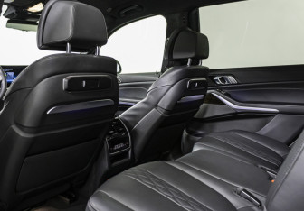Подержанный автомобиль BMW X7 2023 года (18 фото)