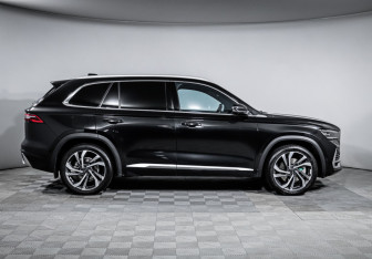 Подержанный автомобиль Geely Monjaro 2023 года (4 фото)