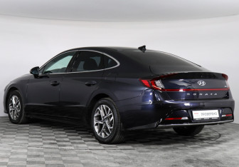 Подержанный автомобиль Hyundai Sonata 2021 года (7 фото)