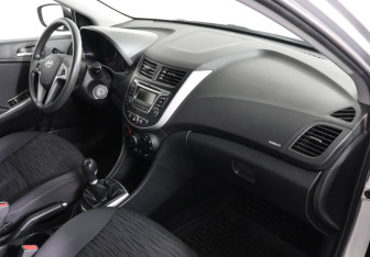 Подержанный автомобиль Hyundai Solaris Sedan 2016 года (10 фото)