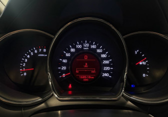 Подержанный автомобиль Kia Ceed Hatchback 2013 года (16 фото)