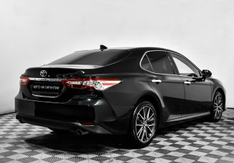 Подержанный автомобиль Toyota Camry Sedan 2022 года (5 фото)