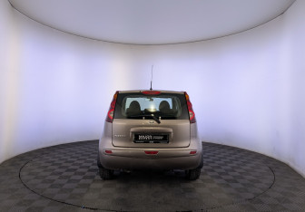 Подержанный автомобиль Nissan Note 2013 года (6 фото)