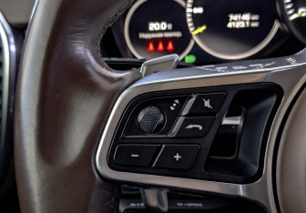 Подержанный автомобиль Porsche Cayenne 2021 года (30 фото)