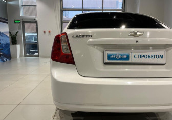 Подержанный автомобиль Chevrolet Lacetti Sedan 2010 года (9 фото)