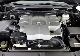 Подержанный автомобиль Toyota Land Cruiser Suv 2019 года (9 фото)