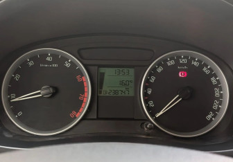 Подержанный автомобиль Skoda Roomster 2009 года (13 фото)