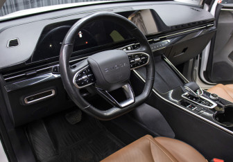 Подержанный автомобиль Omoda C5 2023 года (15 фото)