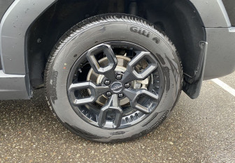 Подержанный автомобиль Haval H3 2024 года (12 фото)