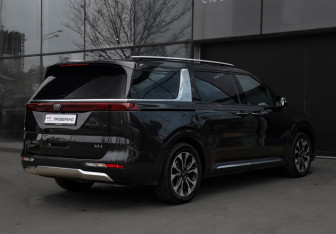 Подержанный автомобиль Kia Carnival 2020 года (5 фото)