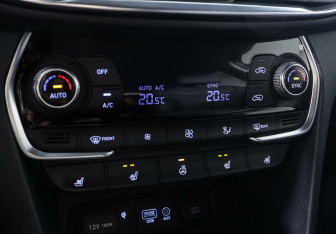 Подержанный автомобиль Hyundai Santa Fe 2019 года (17 фото)