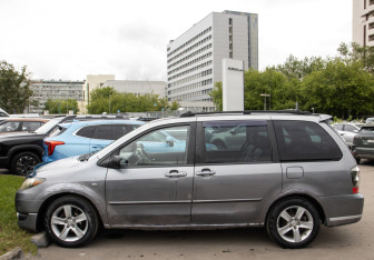 Подержанный автомобиль Mazda MPV 2004 года (6 фото)