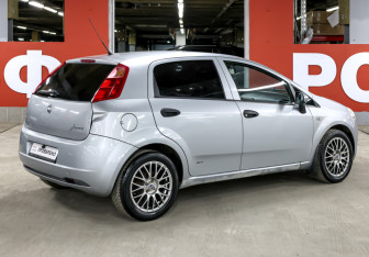 Подержанный автомобиль Fiat Punto Hatchback 2007 года (5 фото)