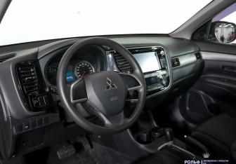 Подержанный автомобиль Mitsubishi Outlander 2016 года (6 фото)