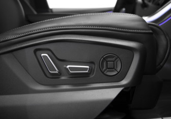 Подержанный автомобиль Audi Q8 2021 года (32 фото)