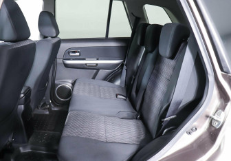 Подержанный автомобиль Suzuki Grand Vitara 2013 года (15 фото)