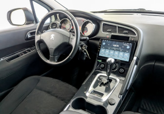 Подержанный автомобиль Peugeot 3008 2013 года (27 фото)