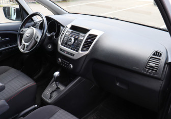 Подержанный автомобиль Kia Venga 2014 года (8 фото)