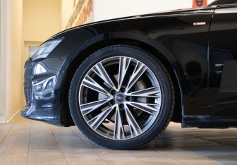 Подержанный автомобиль Audi A6 Sedan 2022 года (36 фото)
