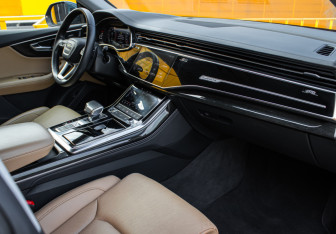Подержанный автомобиль Audi Q8 2021 года (7 фото)