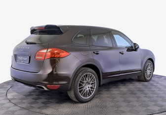 Подержанный автомобиль Porsche Cayenne 2014 года (5 фото)