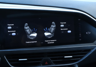 Подержанный автомобиль Geely Tugella 2022 года (16 фото)