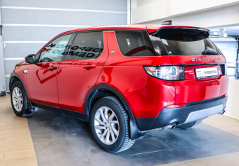 Подержанный автомобиль Land Rover Discovery Sport 2017 года (6 фото)