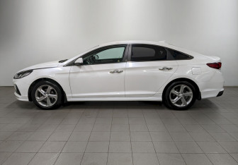 Подержанный автомобиль Hyundai Sonata 2018 года (8 фото)