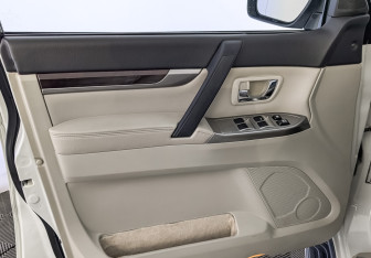 Подержанный автомобиль Mitsubishi Pajero 2019 года (19 фото)