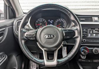 Подержанный автомобиль Kia Rio Hatchback 2021 года (21 фото)