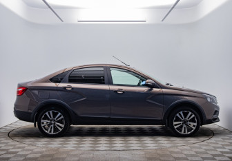 Подержанный автомобиль LADA (ВАЗ) Vesta Sedan 2019 года (6 фото)